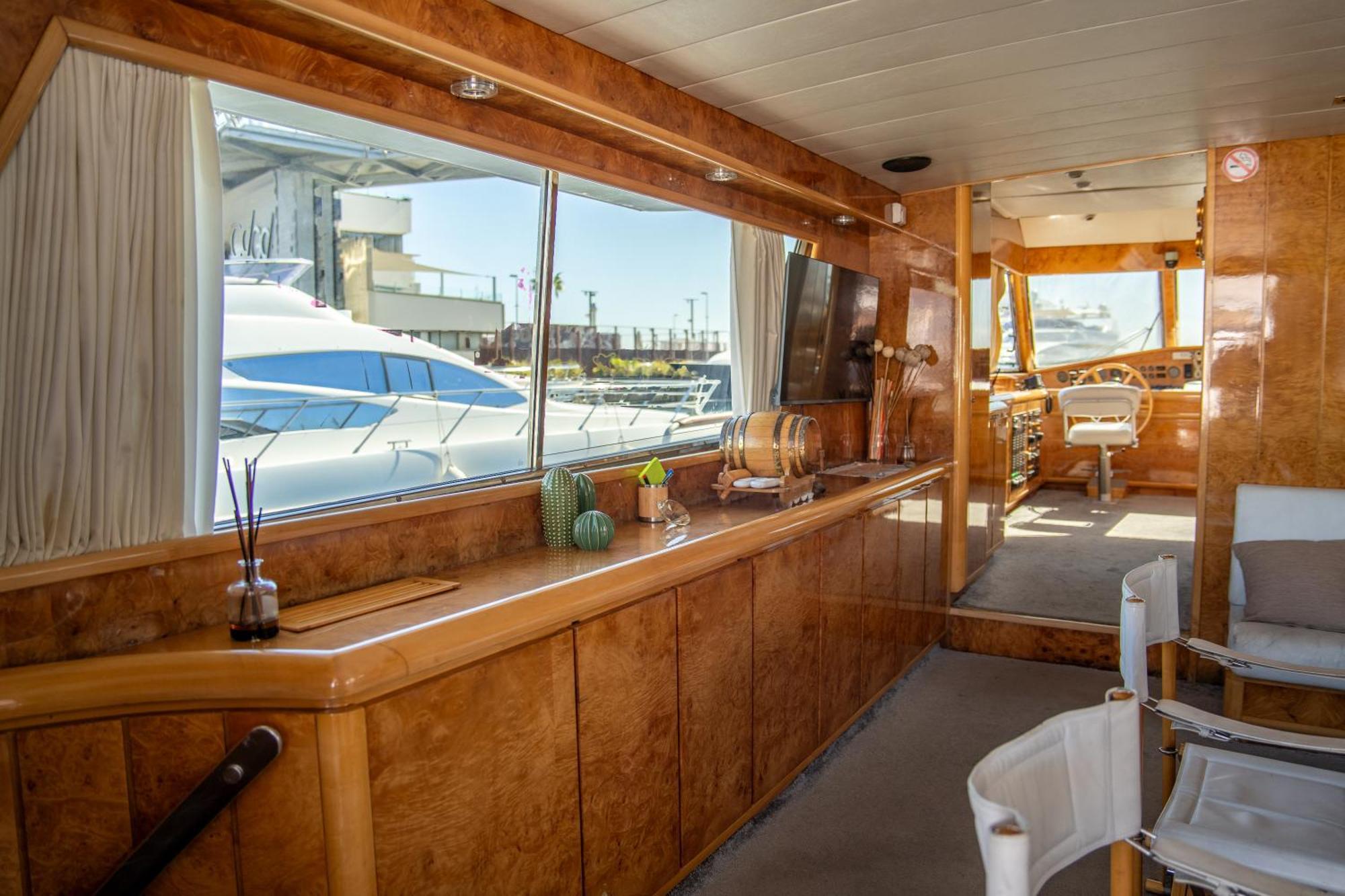 Отель Boat Aloha Сан-Адриан-де-Бесос Экстерьер фото