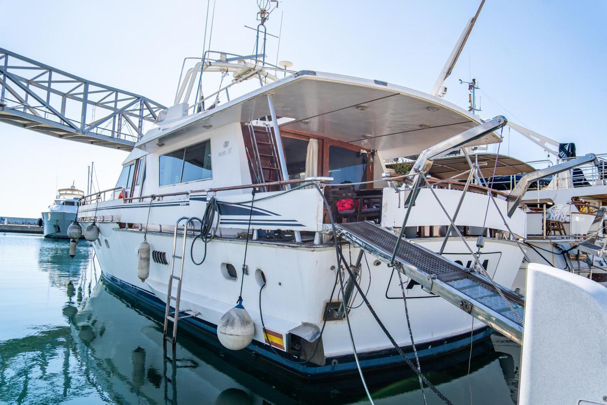 Отель Boat Aloha Сан-Адриан-де-Бесос Экстерьер фото